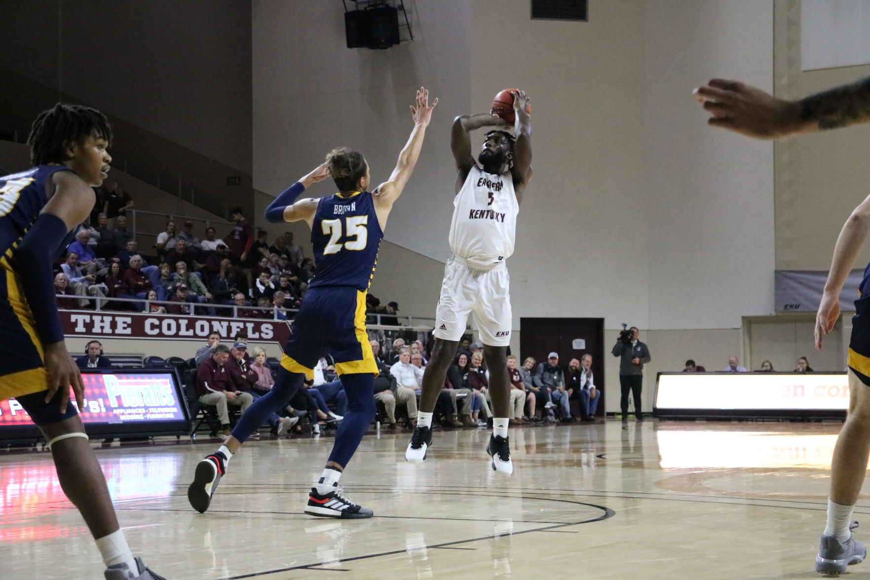 EKU men's basketball starts the 2019 campaign 1-0 after win over Chattanooga